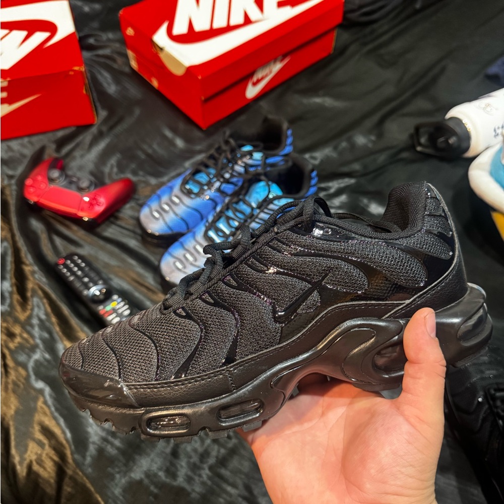 Nike Men's Black and Gray Sneakers